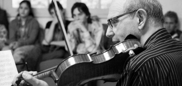 FLASHBACK FRIDAY | Violinist Mauricio Fuks Performs Paganini's "La Campanella" in 1971 - image attachment