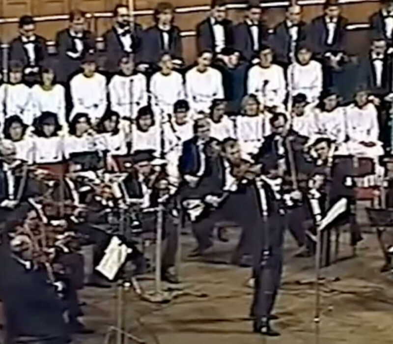 THROWBACK THURSDAY | Vladimir Spivakov Performs Bach Violin Concerto No. 1 - image attachment